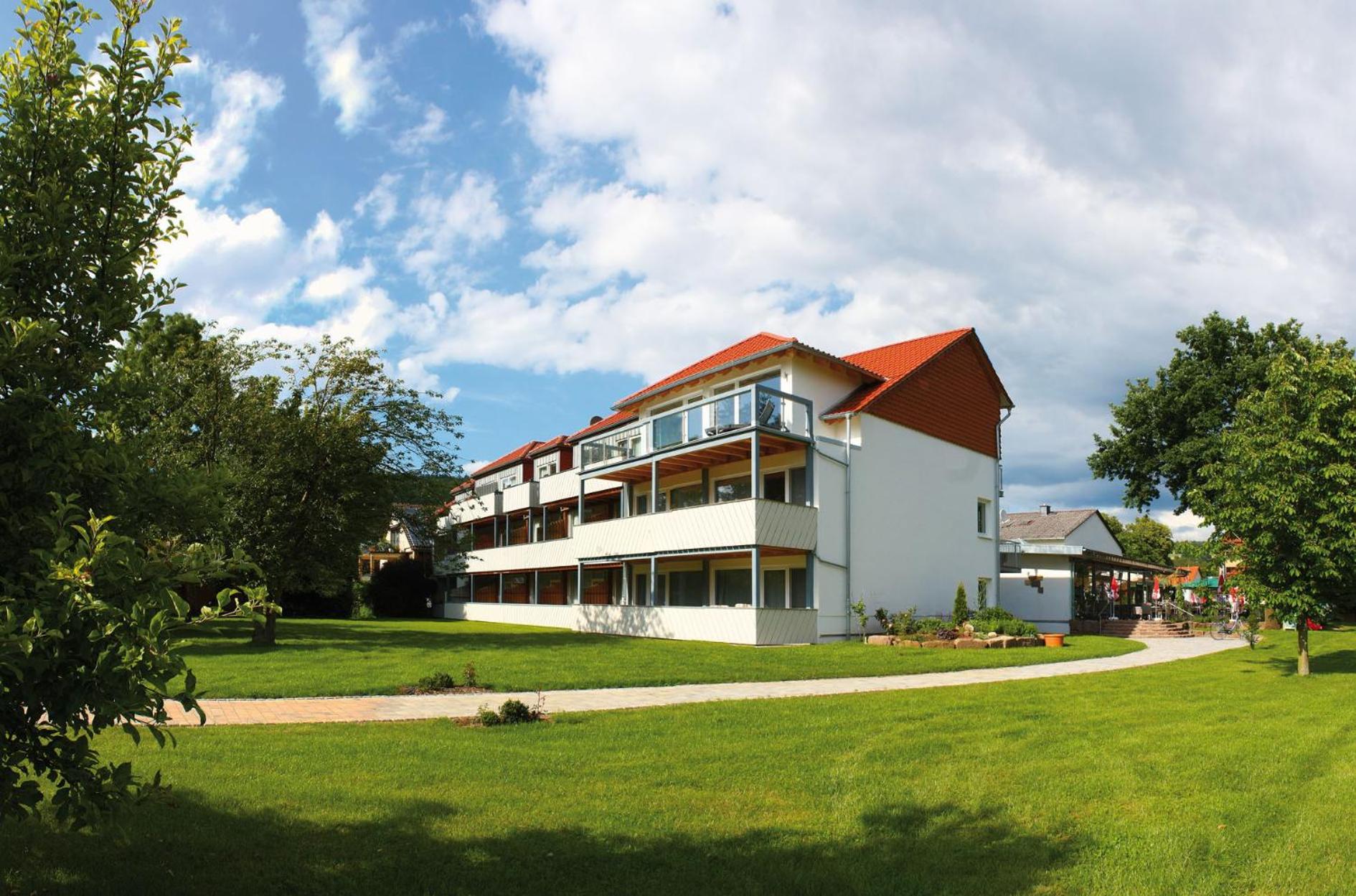 Hotel & Restaurant Kronenhof Am Weser-Radweg Oberweser Exterior photo